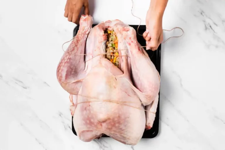 Poulet qui sent fort : normal ou dangereux ? Le guide complet pour ne plus douter