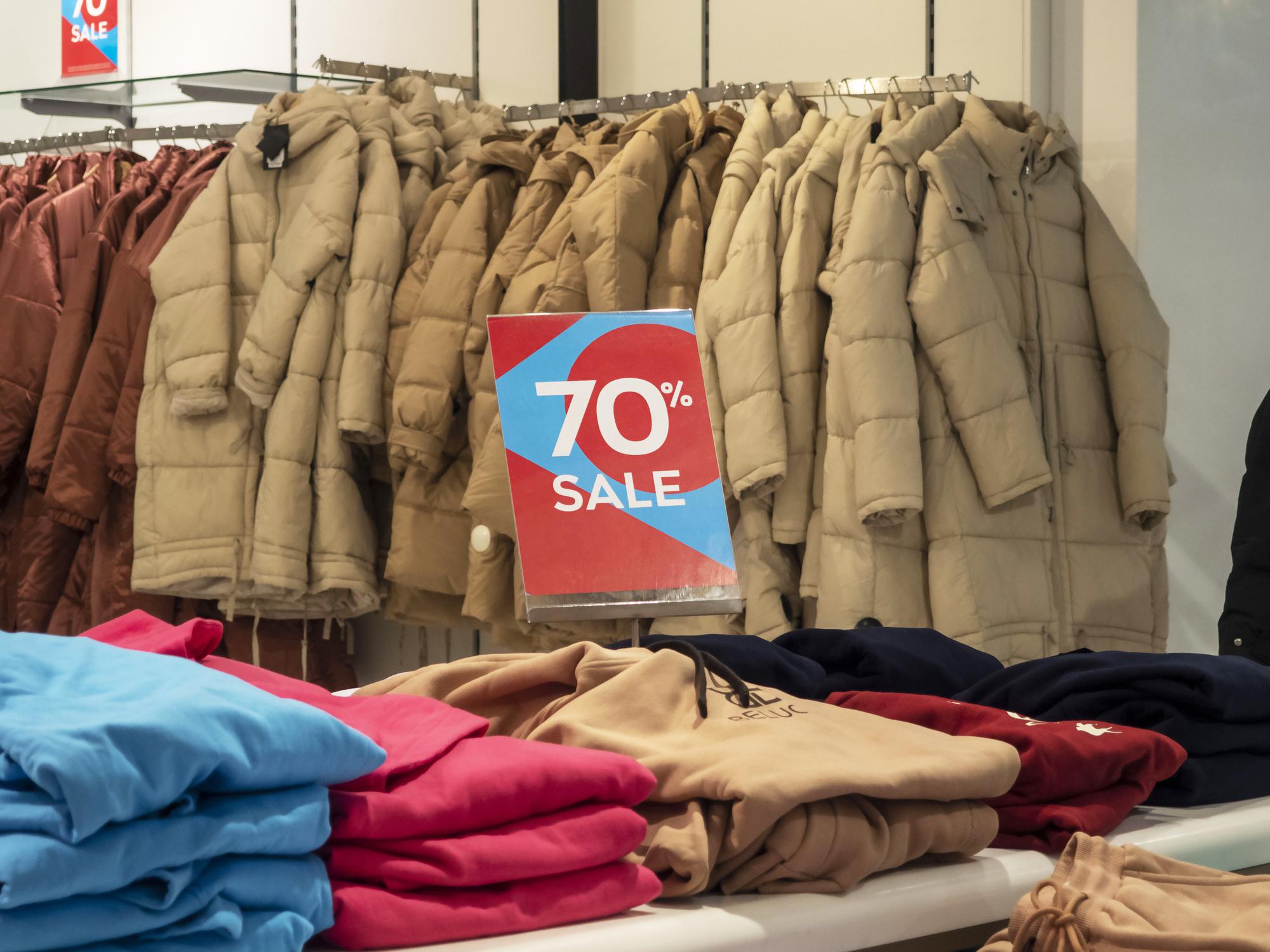 Pourquoi choisir la vente au kilo pour vos vêtements ?