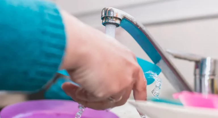 Combien d&rsquo;eau consomme-t-on vraiment par personne chaque jour ?