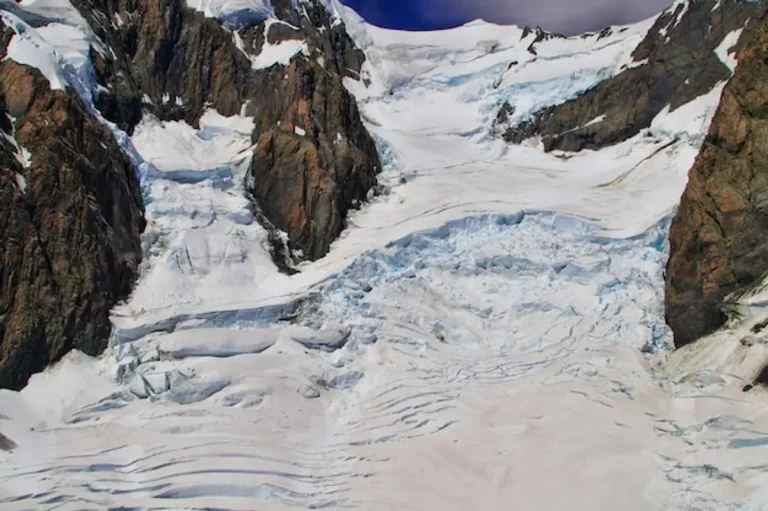 Glaciers suisses : trésors alpins en fusion, entre beauté éternelle et urgence climatique