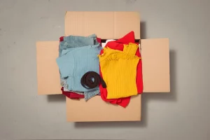 vêtements carton balance friperie