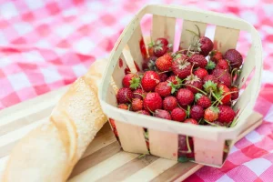 fraises cerises rhubarbe marché printemps