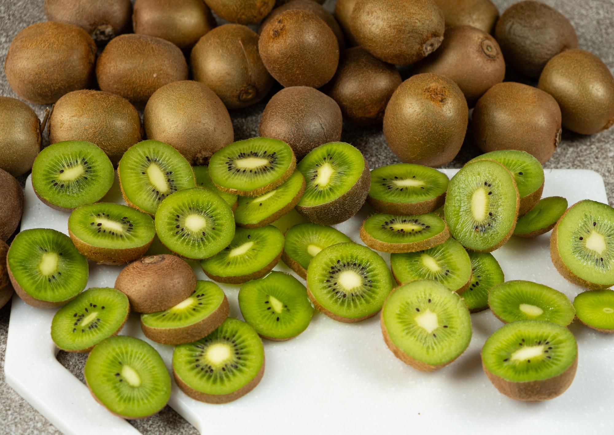 Comment bien choisir, conserver et faire mûrir les kiwis ?