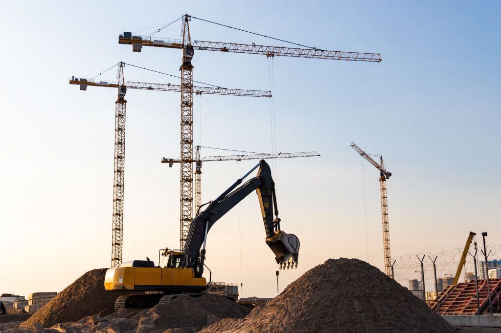 Grues sur un chantier