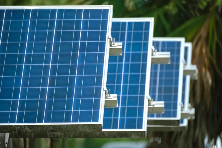 Énergies renouvelables à la maison : solaire, éolien, géothermie (guide 2026)