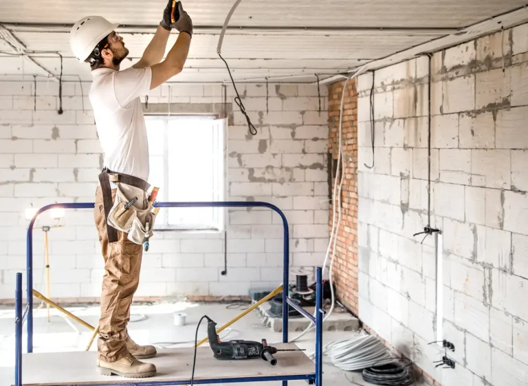 Rénover une maison ancienne sans rater les aides